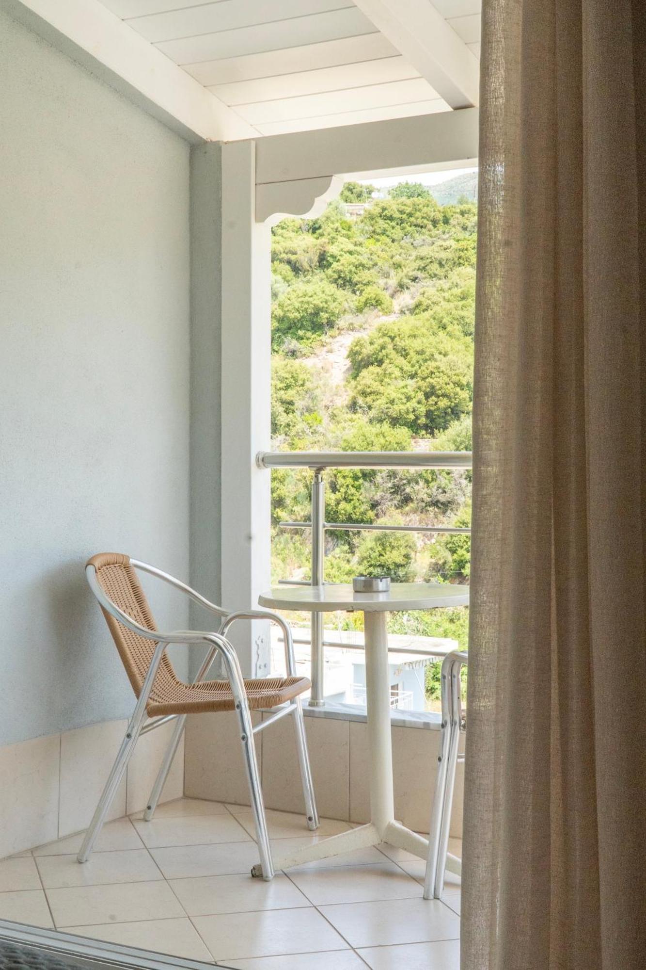 Rondo'S Hotel Himare Exterior photo