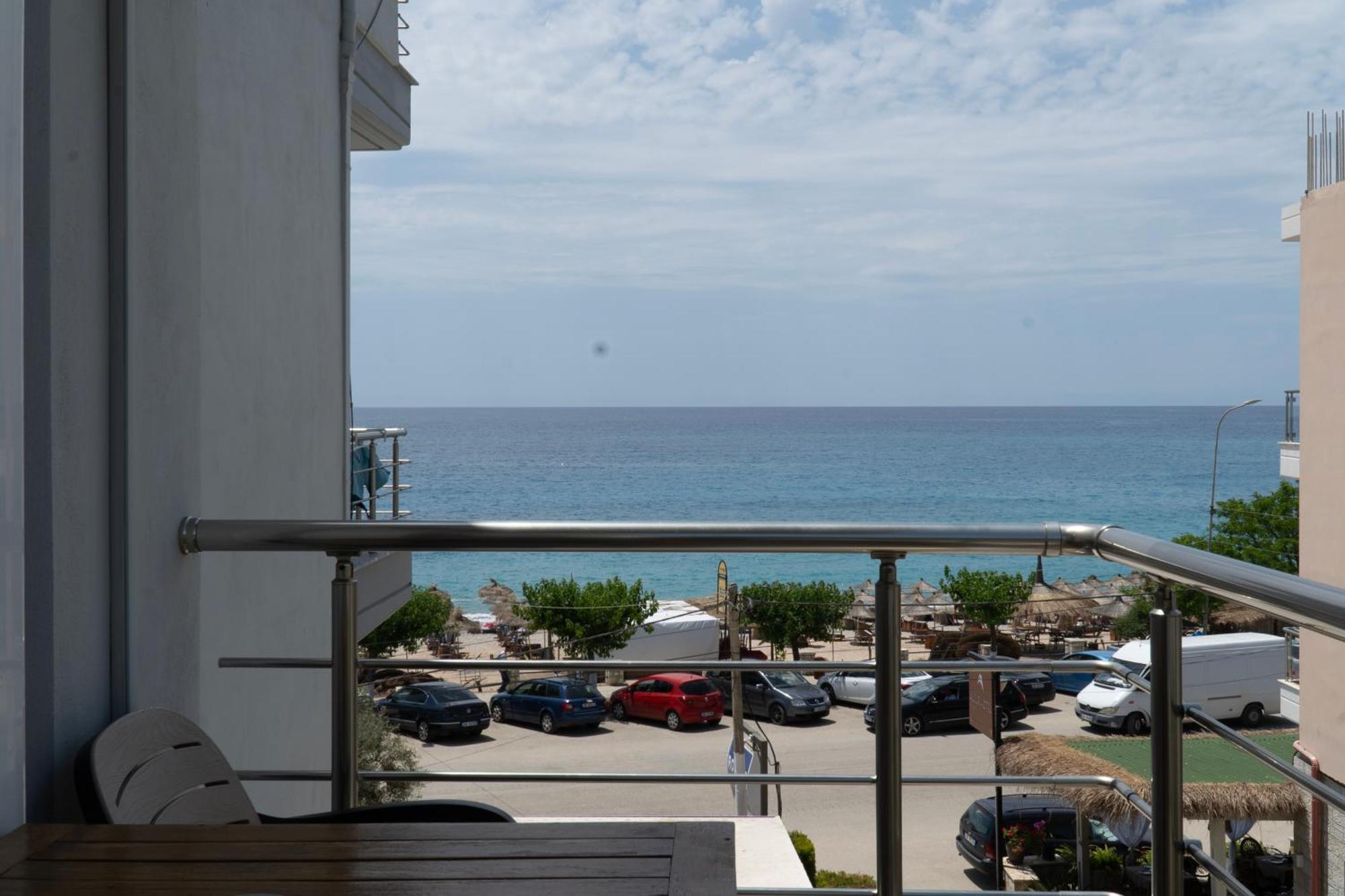 Rondo'S Hotel Himare Exterior photo