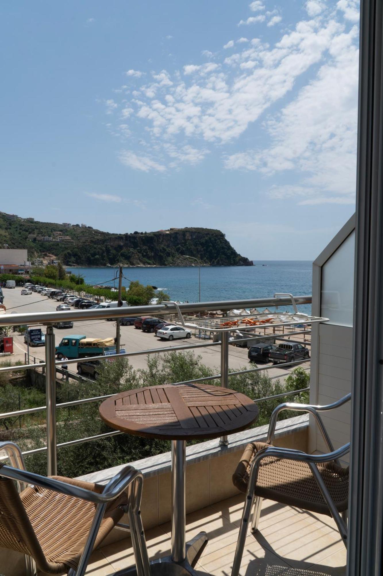 Rondo'S Hotel Himare Exterior photo