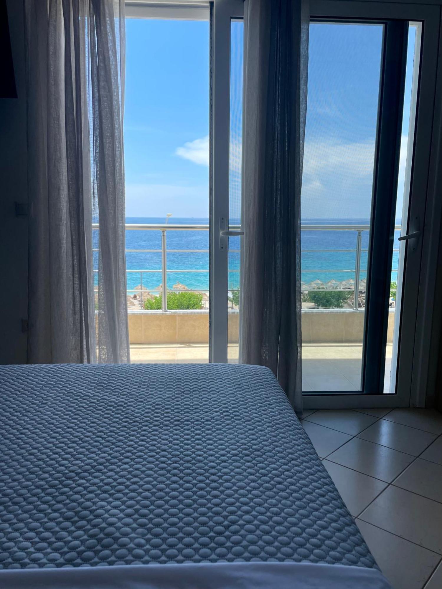Rondo'S Hotel Himare Exterior photo